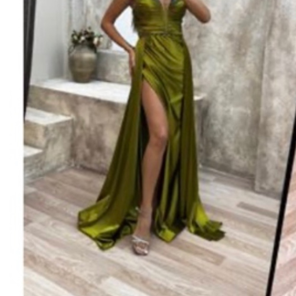 Night slit wedding guess dress